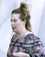 EXKLUSIV - Hat sie was zu feiern? Adele kauft Luftballons