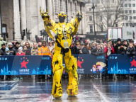 FEATURE - Tänzer üben schon mal die Neujahrs-Parade in London