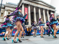 FEATURE - Tänzer üben schon mal die Neujahrs-Parade in London