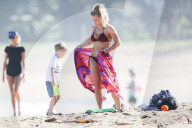 PEOPLE - Hilary Duff mit Luca am Beach auf Hawaii