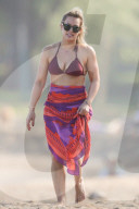 PEOPLE - Hilary Duff mit Luca am Beach auf Hawaii