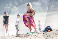 PEOPLE - Hilary Duff mit Luca am Beach auf Hawaii