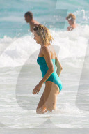 EXKLUSIV - Naomi Watts mit ihrer Familie am Beach von Cancun