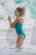 EXKLUSIV - Naomi Watts mit ihrer Familie am Beach von Cancun