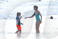 EXKLUSIV - Naomi Watts mit ihrer Familie am Beach von Cancun