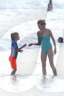 EXKLUSIV - Naomi Watts mit ihrer Familie am Beach von Cancun