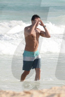 EXKLUSIV - Naomi Watts mit ihrer Familie am Beach von Cancun