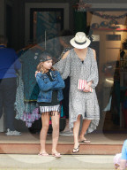 PEOPLE - Jessica Alba posiert mit der Familie auf Hawaii