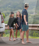 PEOPLE - Jessica Alba posiert mit der Familie auf Hawaii