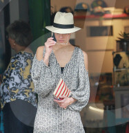 PEOPLE - Jessica Alba posiert mit der Familie auf Hawaii