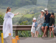 PEOPLE - Jessica Alba posiert mit der Familie auf Hawaii