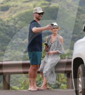 PEOPLE - Jessica Alba posiert mit der Familie auf Hawaii
