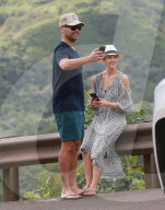 PEOPLE - Jessica Alba posiert mit der Familie auf Hawaii