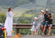 PEOPLE - Jessica Alba posiert mit der Familie auf Hawaii