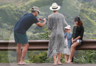 PEOPLE - Jessica Alba posiert mit der Familie auf Hawaii