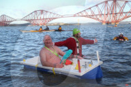 FEATURE - Beliebte Neujahrs-Disziplin: Der Sprung ins kalte Wasser