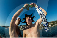 FEATURE - Beliebte Neujahrs-Disziplin: Der Sprung ins kalte Wasser