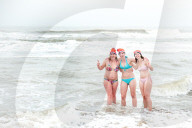 FEATURE - Beliebte Neujahrs-Disziplin: Der Sprung ins kalte Wasser