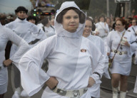 PEOPLE - Fans gedenken Carrie Fisher mit einer Leia-Parade