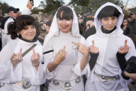 PEOPLE - Fans gedenken Carrie Fisher mit einer Leia-Parade