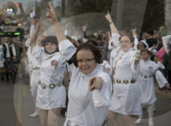PEOPLE - Fans gedenken Carrie Fisher mit einer Leia-Parade