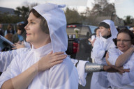 PEOPLE - Fans gedenken Carrie Fisher mit einer Leia-Parade