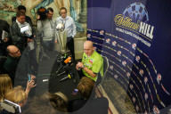 NEWS - London: Michael van Gerwen gewinnt die Dartmeisterschaft 