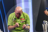 NEWS - London: Michael van Gerwen gewinnt die Dartmeisterschaft 