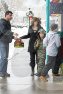 PEOPLE - Angelina Jolie geht mit Know und Shiloh auf ein Eis 