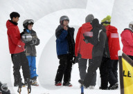 EXKLUSIV - Maddox Jolie-Pitt nimmt Snowboard-Unterricht in Colorado