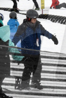 EXKLUSIV - Maddox Jolie-Pitt nimmt Snowboard-Unterricht in Colorado