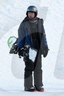 EXKLUSIV - Maddox Jolie-Pitt nimmt Snowboard-Unterricht in Colorado