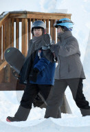 EXKLUSIV - Maddox Jolie-Pitt nimmt Snowboard-Unterricht in Colorado