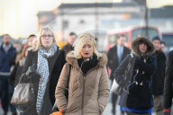 FEATURE - Pendler auf dem Weg zur Arbeit in London