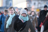 FEATURE - Pendler auf dem Weg zur Arbeit in London