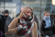 FEATURE - Pendler auf dem Weg zur Arbeit in London