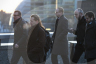 FEATURE - Pendler auf dem Weg zur Arbeit in London