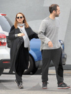 PEOPLE - Schwangere Natalie Portman mit Mann Benjamin in Los Angeles unterwegs