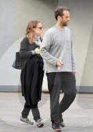 PEOPLE - Schwangere Natalie Portman mit Mann Benjamin in Los Angeles unterwegs