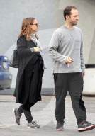 PEOPLE - Schwangere Natalie Portman mit Mann Benjamin in Los Angeles unterwegs
