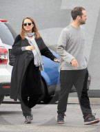 PEOPLE - Schwangere Natalie Portman mit Mann Benjamin in Los Angeles unterwegs