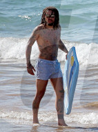 PEOPLE - Jermaine Jones badet mit der Familie vor Hawaii
