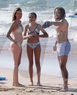 PEOPLE - Jermaine Jones badet mit der Familie vor Hawaii