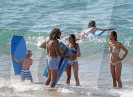 PEOPLE - Jermaine Jones badet mit der Familie vor Hawaii