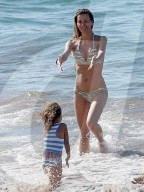 PEOPLE - Jermaine Jones badet mit der Familie vor Hawaii