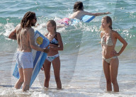 PEOPLE - Jermaine Jones badet mit der Familie vor Hawaii