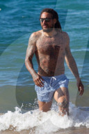 PEOPLE - Jermaine Jones badet mit der Familie vor Hawaii