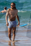 PEOPLE - Jermaine Jones badet mit der Familie vor Hawaii