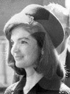 STilikone Jackie Kennedy