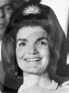 STilikone Jackie Kennedy